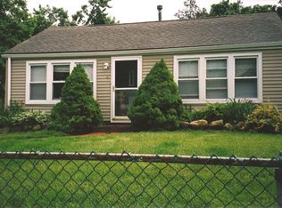 4 Maple Ave, Garnerville, NY 10923
