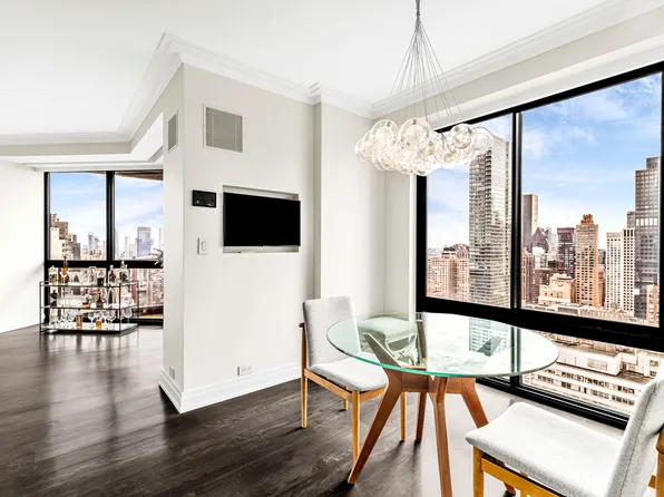 200 East 61st Street image 5 of 11