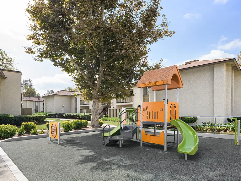 Sycamore Park Apartments — Photo 20