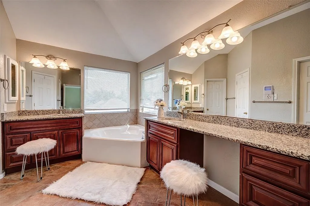 4 bed, 2586 sqft, $2,790 — Photo 4