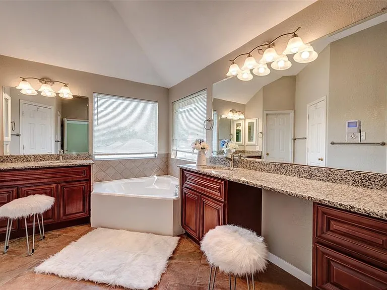 4918 Chappel Hill Dr — Photo 4