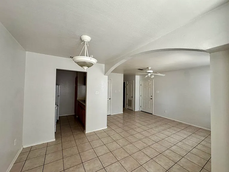 203 Martingale Ln #58 — Photo 6