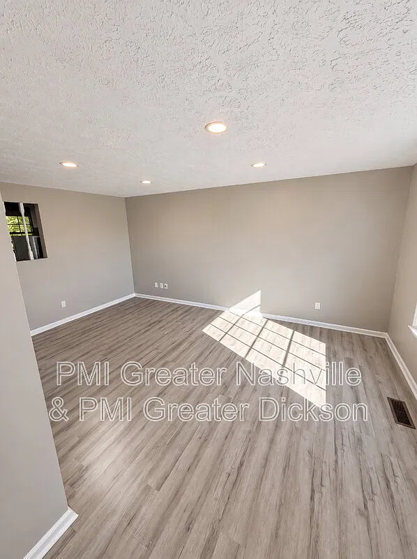 3 bed, 1.0 bath, 976 sqft, $1,500 — Photo 2