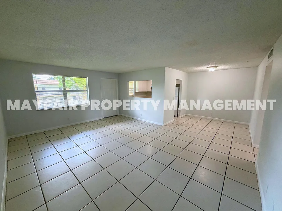 4160 NW 21st St E #220