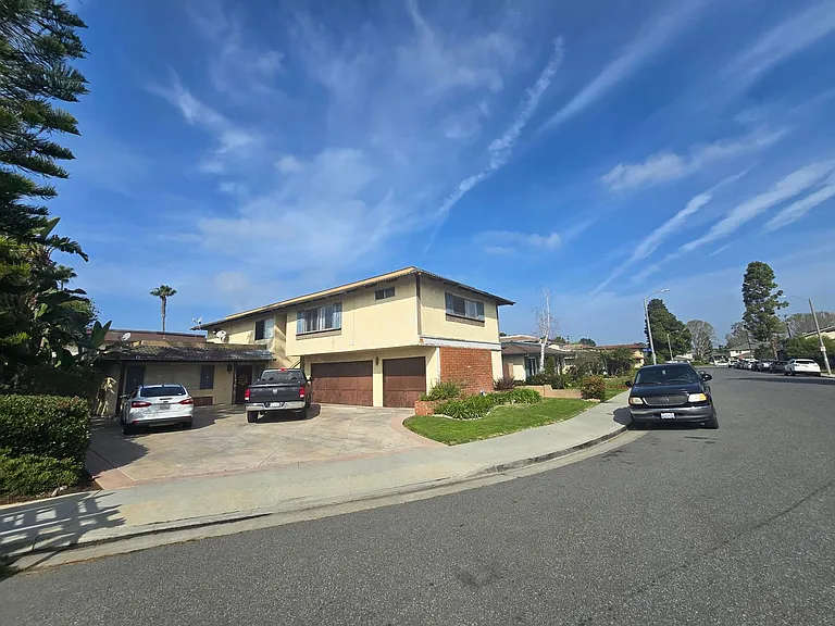 16581 Le Grande Ln — Photo 1