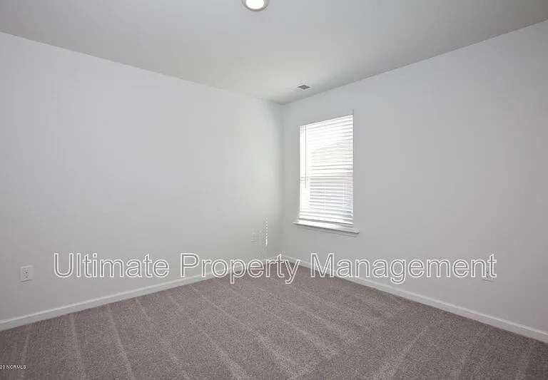 585 Draymore Dr NE — Photo 17