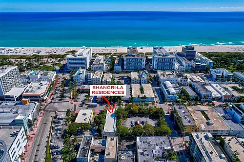 428 Collins Ave Photo 1