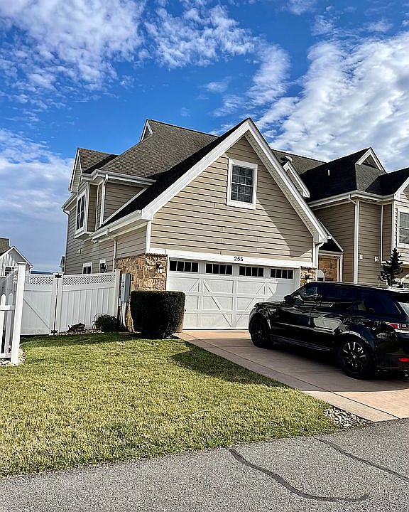 1st image of 255 Callaway Cir