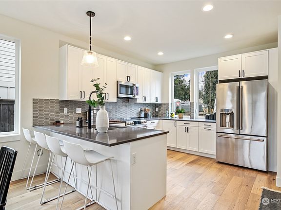 3rd image of 7337 122nd Avenue NE