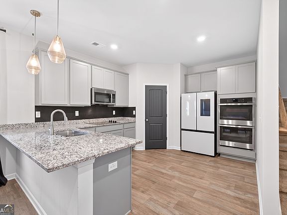 2nd image of 480 Overlook Rd