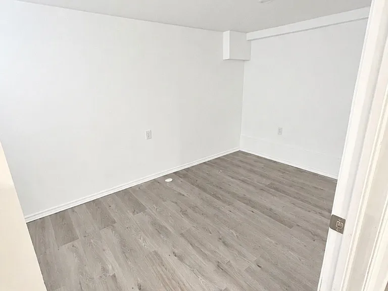 2467 Gerrard St E — Photo 3