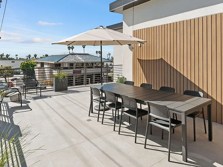 1111 Torrey Pines Rd — Photo 5
