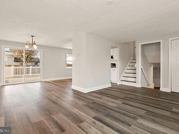 3rd image of 499 Hillcrest Dr