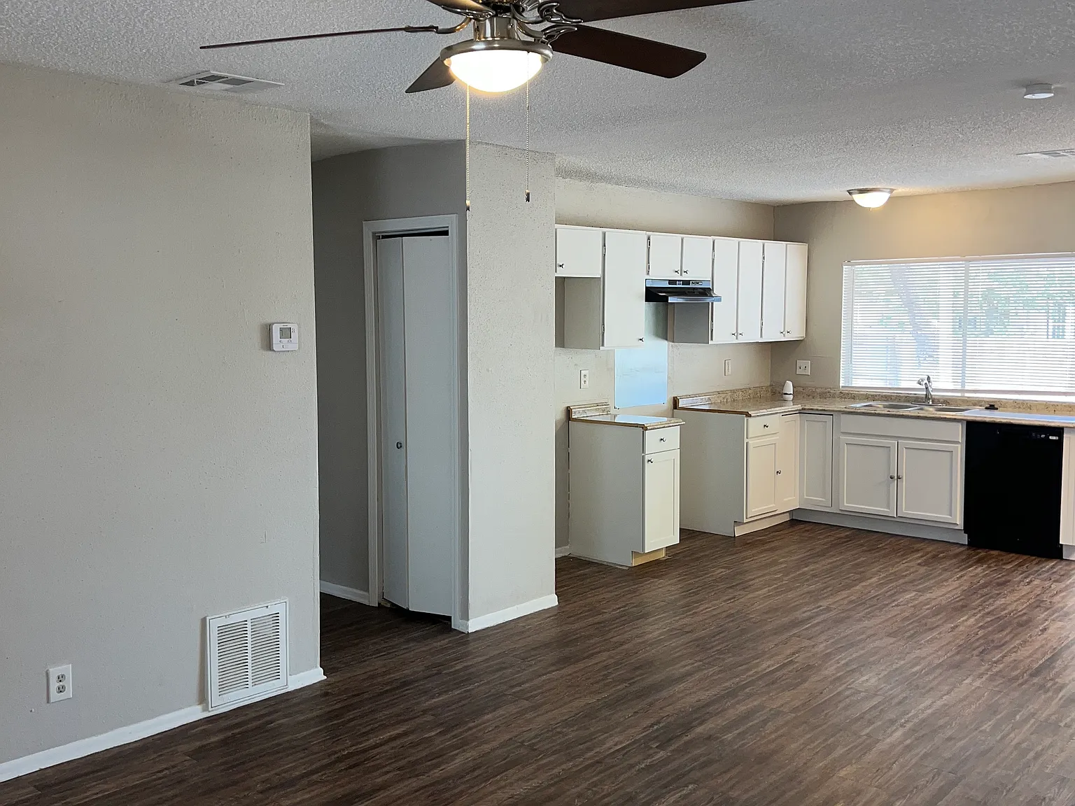 7006 Glen Grove San Antonio TX 78239 — Photo 4