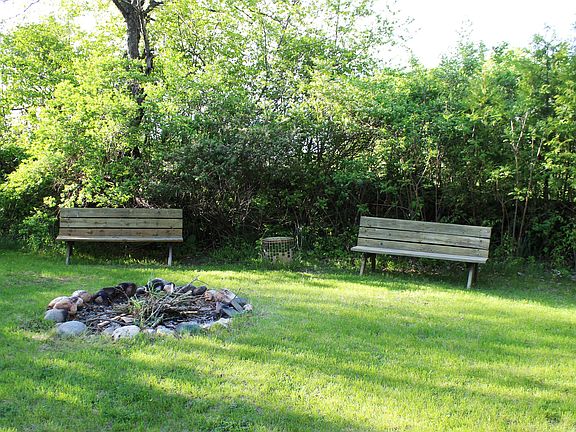 Fire pit/private backyard