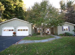 17 Putnam Cir, Fairport, NY 14450