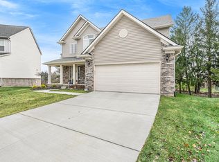 30744 Asbury Hill Dr, New Hudson, MI 48165