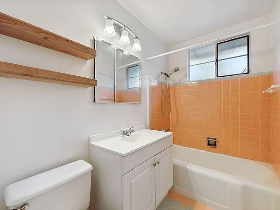 5th image of 1308 Hoover St APT 3