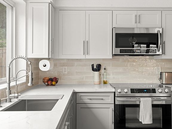 4th image of 16012 N 50th St