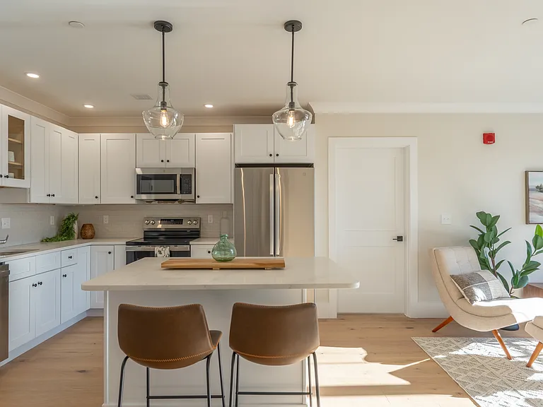 815 Lafayette Rd #102 — Photo 7