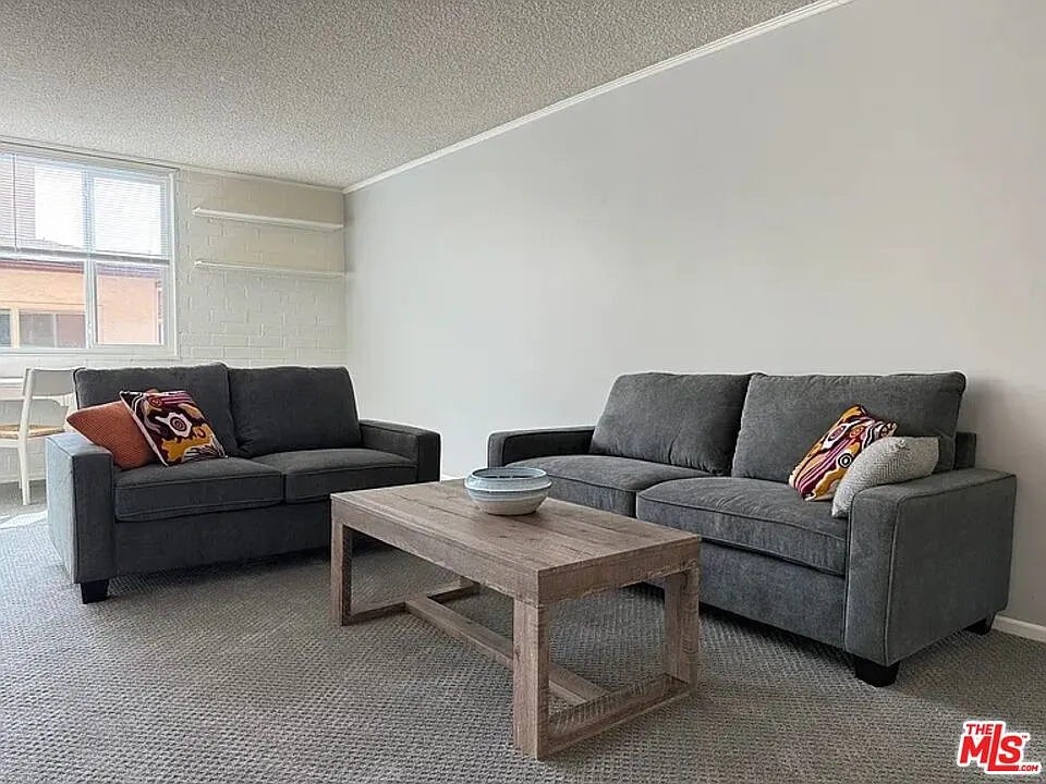 2 bed, 2.5 bath, 1400 sqft, $5,295 — Photo 2