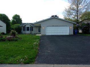 7447 Upper 24th St N, Oakdale, MN 55128