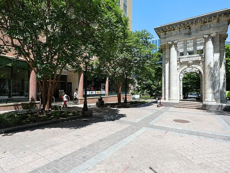 300 Peachtree St NE #23C — Photo 32