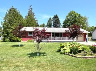 1540 Hendrick Rd, Norton Shores, MI 49441