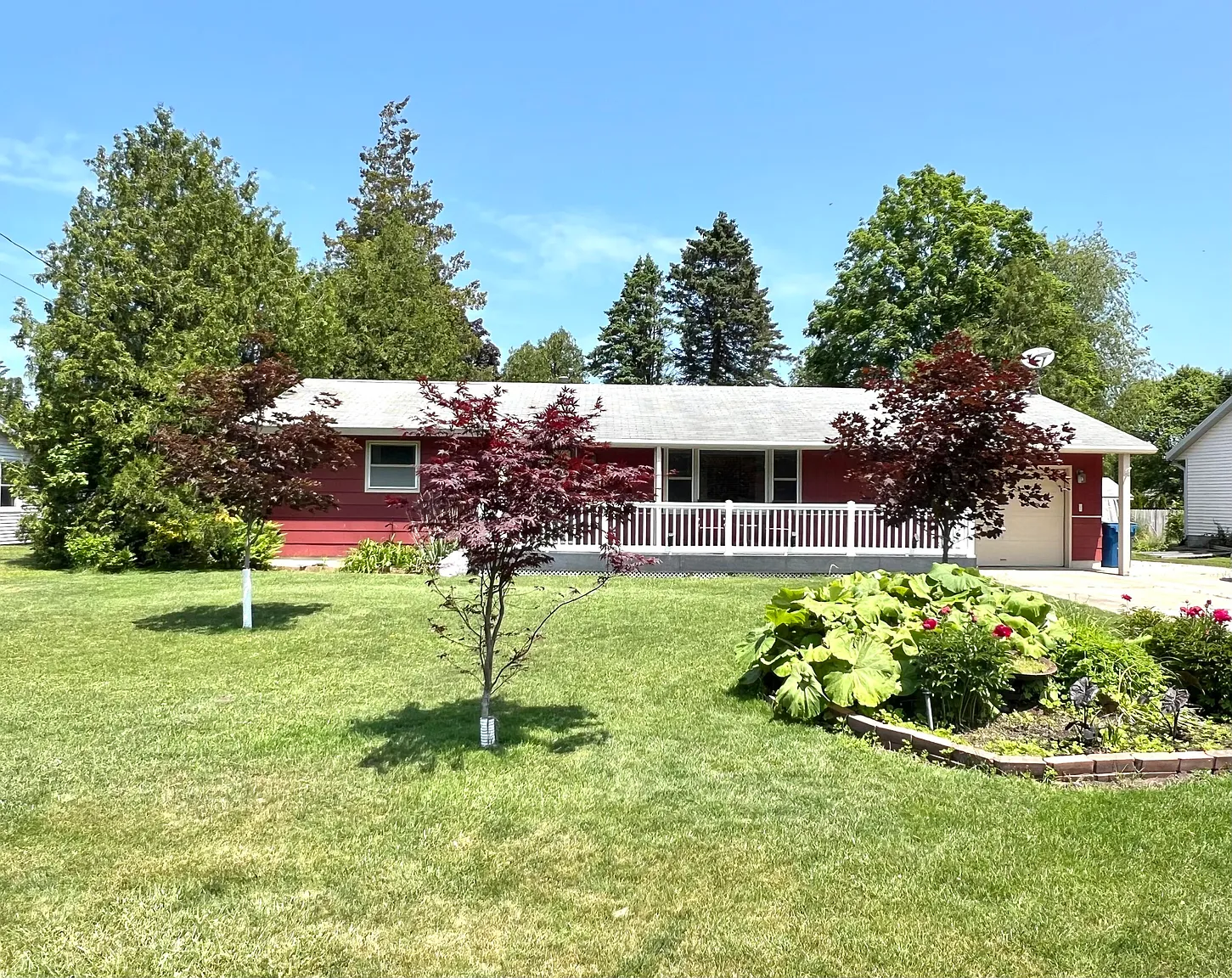 1540 Hendrick Rd photo 1