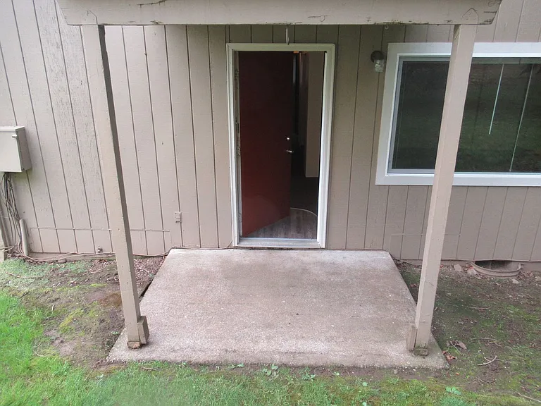 Downstairs Two Bedroom Apartment with Garage — Photo 20