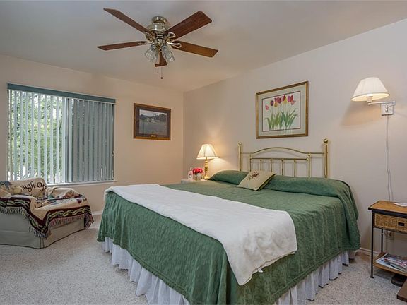 3rd image of 1029 Parkview Dr APT F35