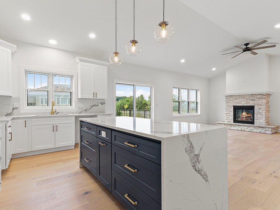 1st image of 230 Greenway Cir