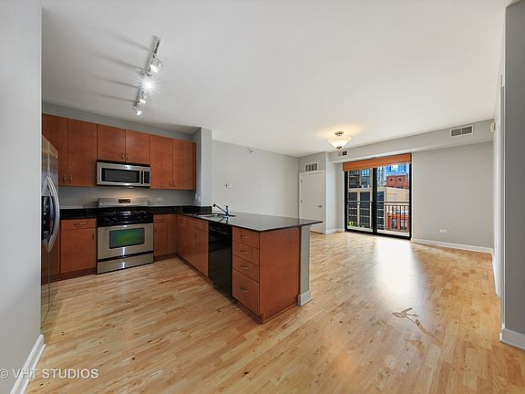 5th image of 451 W Huron St Unit 611