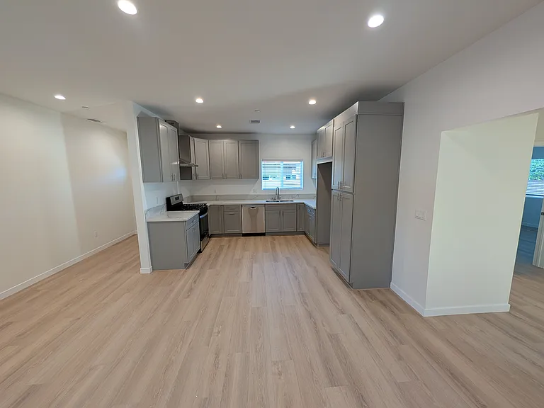 10867 Nettleton St — Photo 2