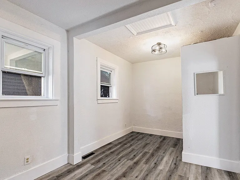 706 Alpine Ave NW — Photo 3