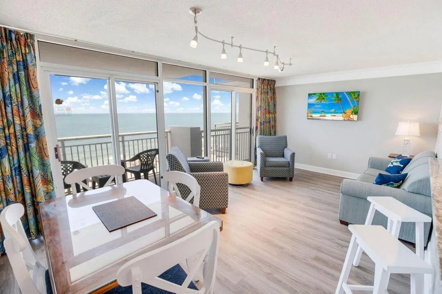 2 bed, 2.0 bath, 979 sqft, $5,035 — Photo 1