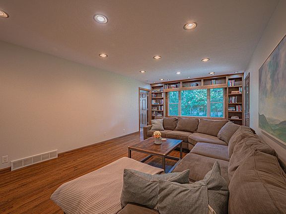 4th image of 5308 Windsor Ave