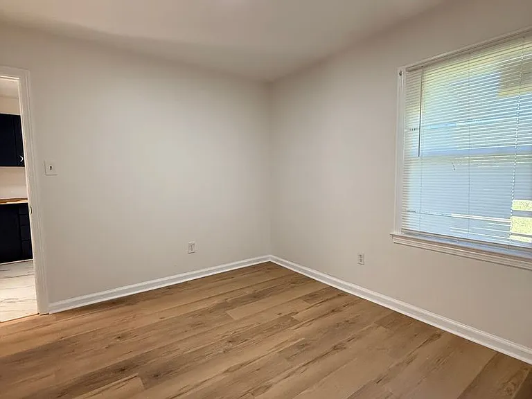 1817 Texas Ct — Photo 9
