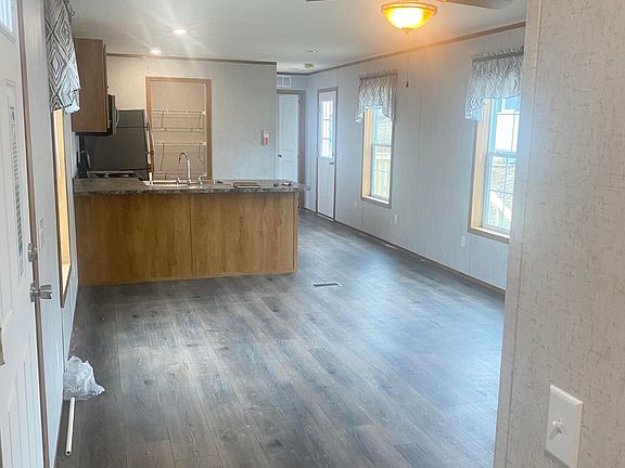 4th image of 75 3rd Ln