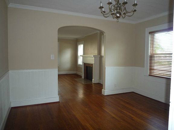 5th image of 2225 W Friendly Ave