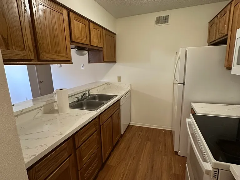 218 N Texas Blvd #306 — Photo 10