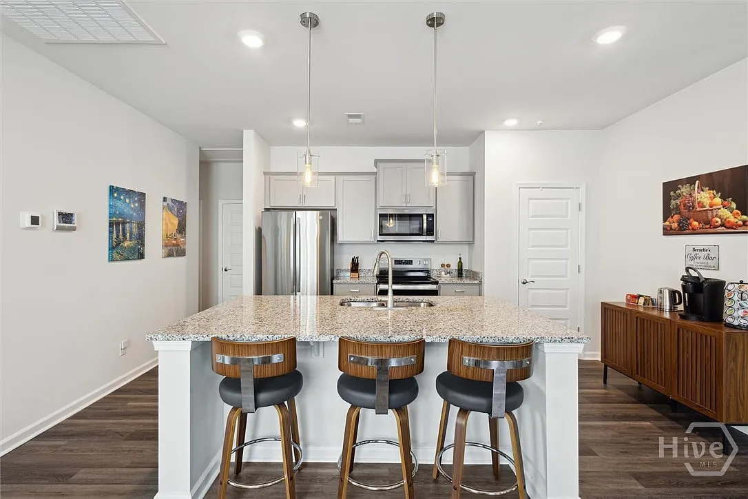 3 bed, 2.0 bath, 1397 sqft, $2,250 — Photo 4