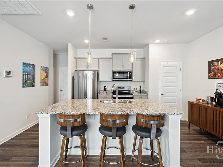 195 Holloway Hl — Photo 4