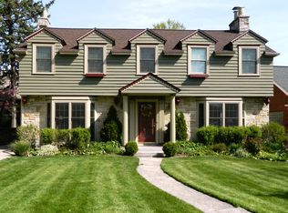 270 N Delaplaine Rd, Riverside, IL 60546