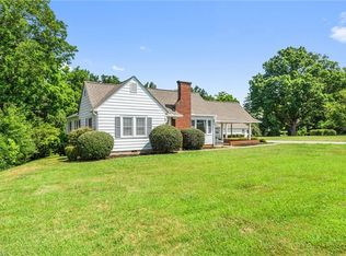 6823 Idols Rd, Clemmons, NC 27012