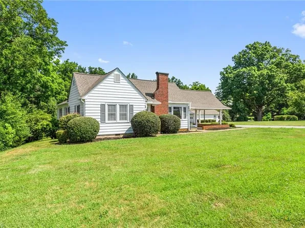 6823 Idols Rd, Clemmons, NC 27012