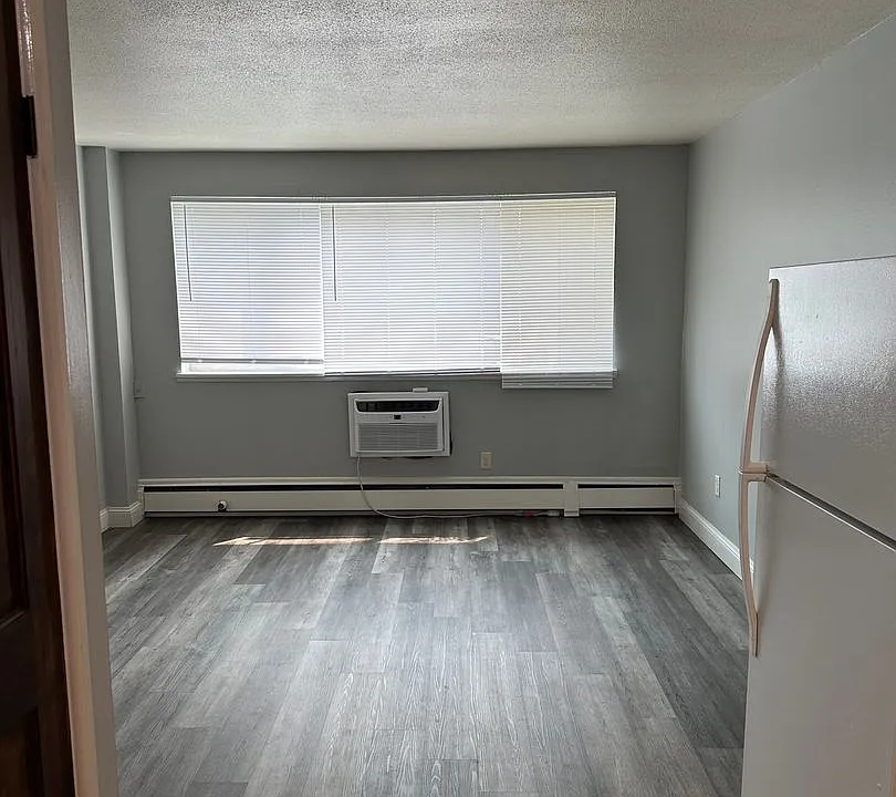 455 Maryland Ave W