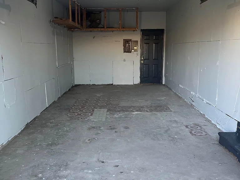 208 Logan St — Photo 14