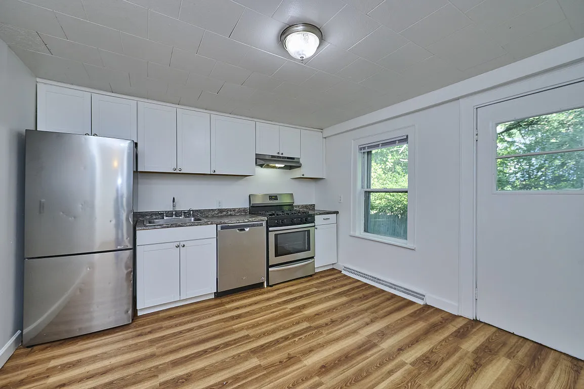 2 bed, 900 sqft, $2,300 — Photo 1