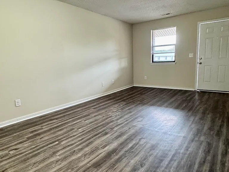 710 Patton Cir #6 — Photo 9